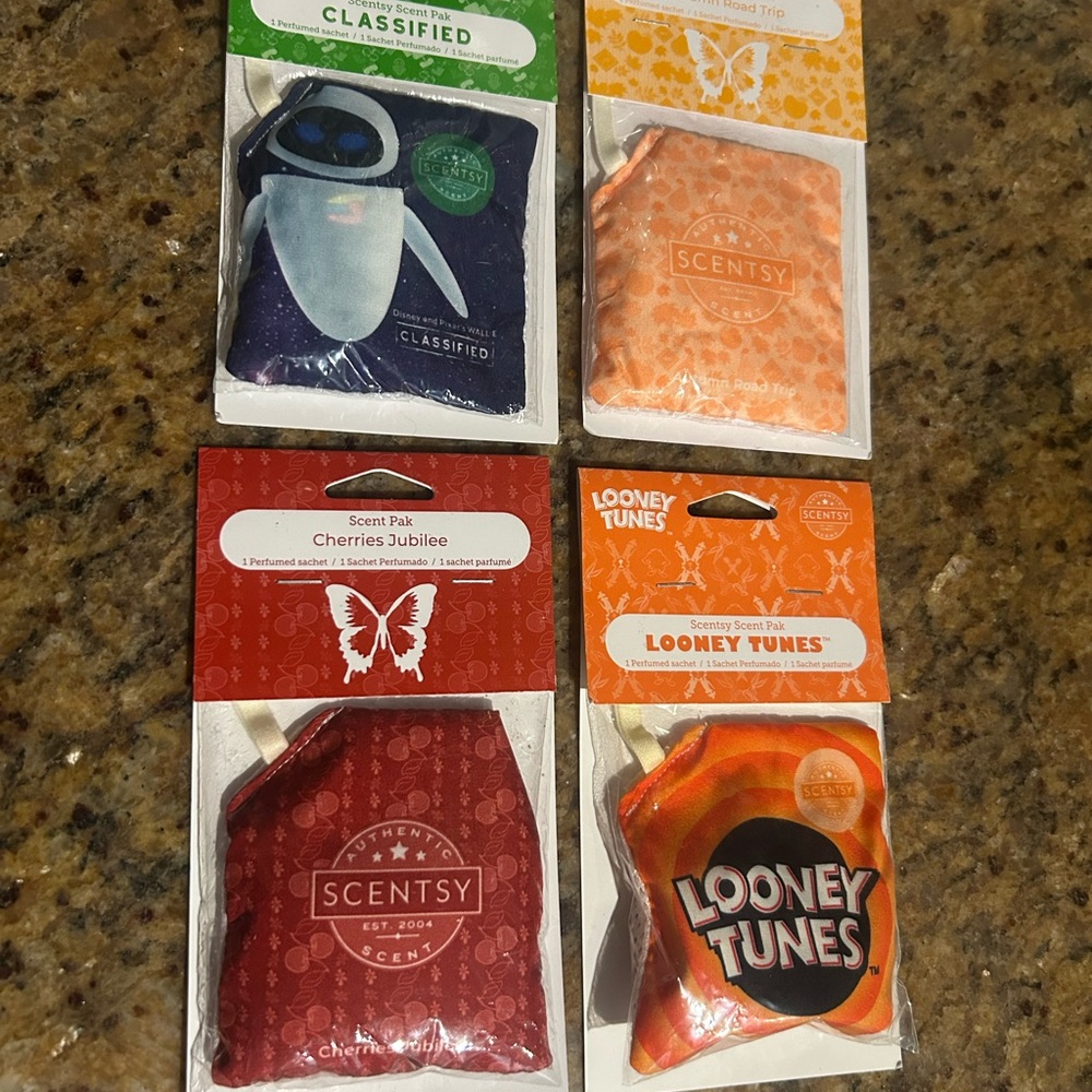 Scentsy Assorted Scent Paks in Red, Orange, Navy, Green